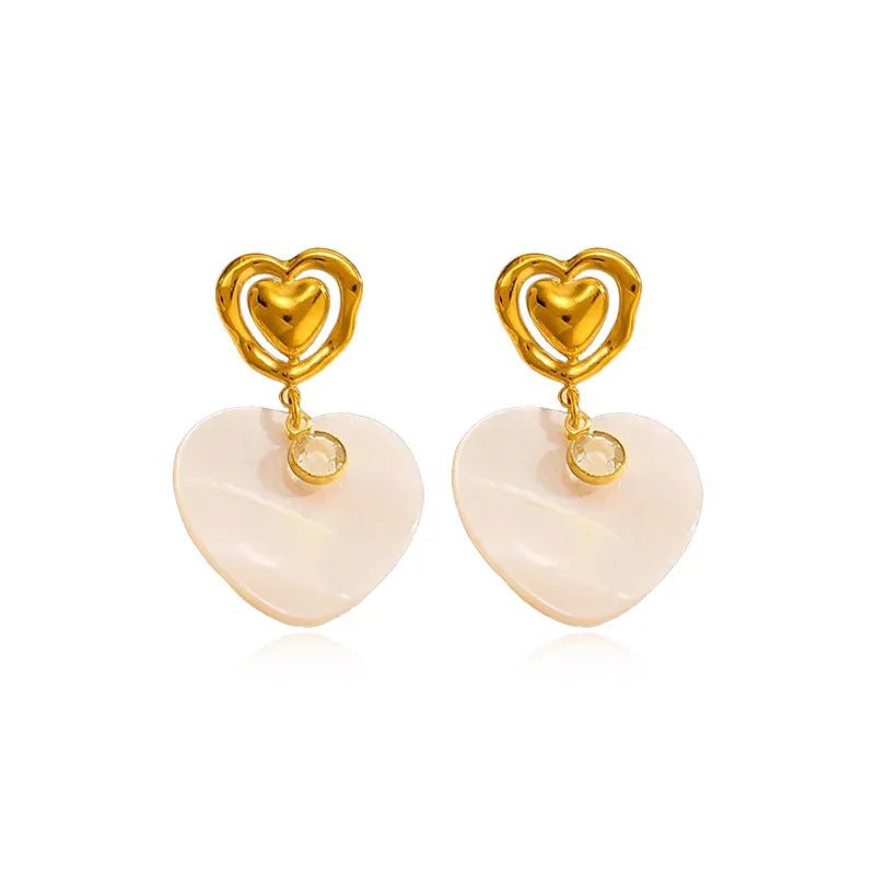Aretes de Corazones Superpuestos con Nácar Colgante 🤍