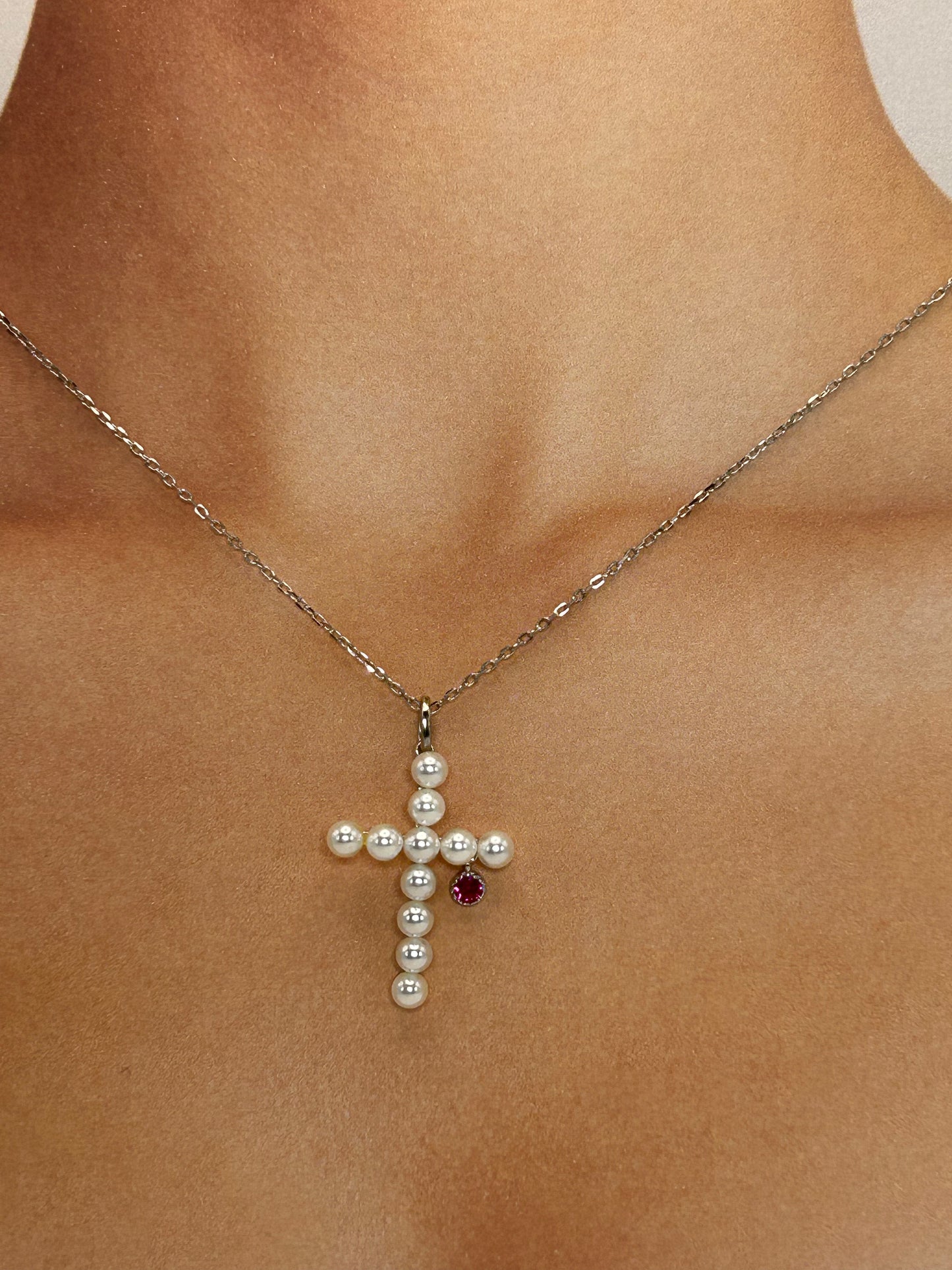 Cadena de Cruz de Perlas y Zirconia Roja ✨