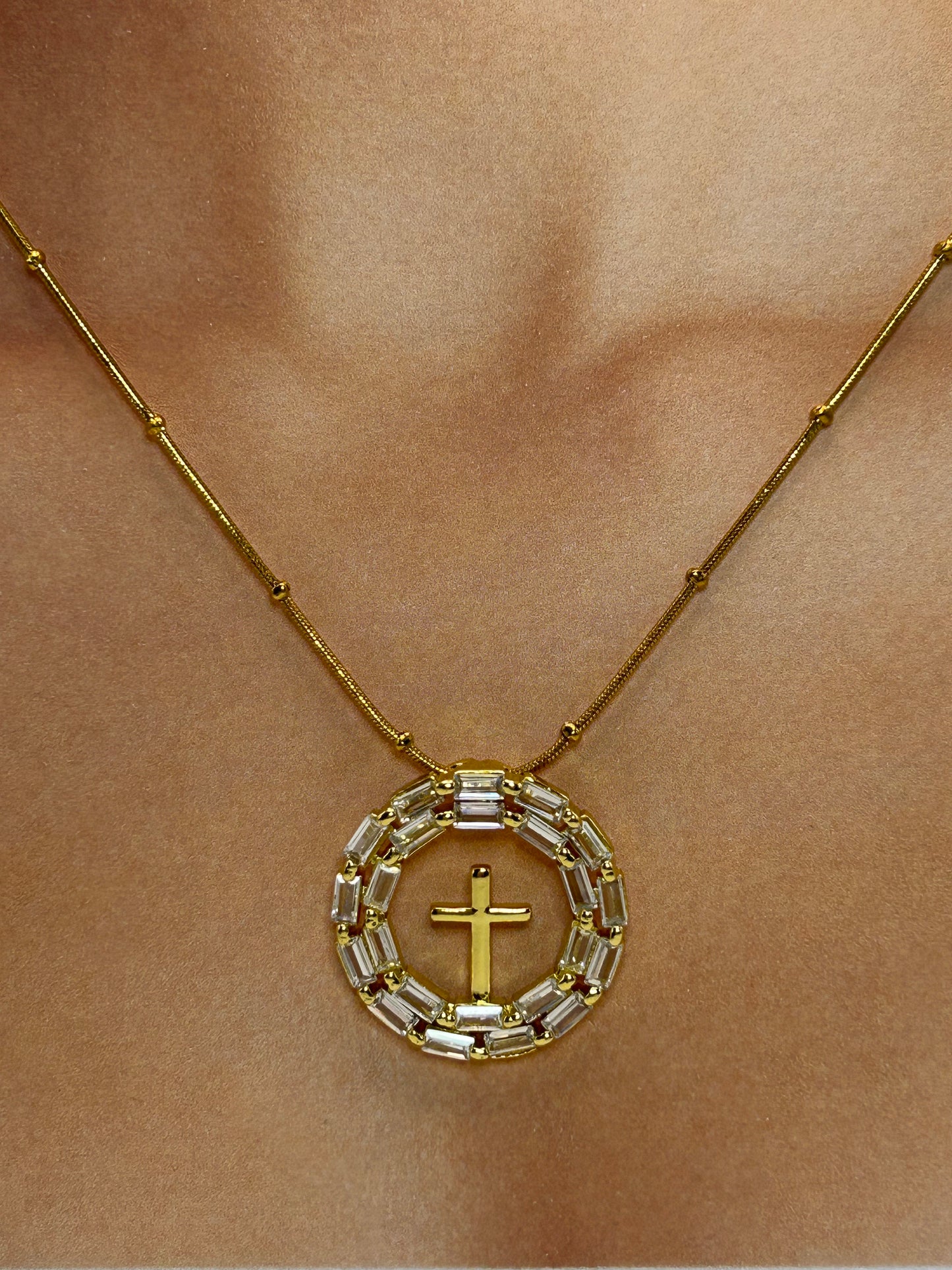 Cadena de Cruz con Aro de Zirconias ✨
