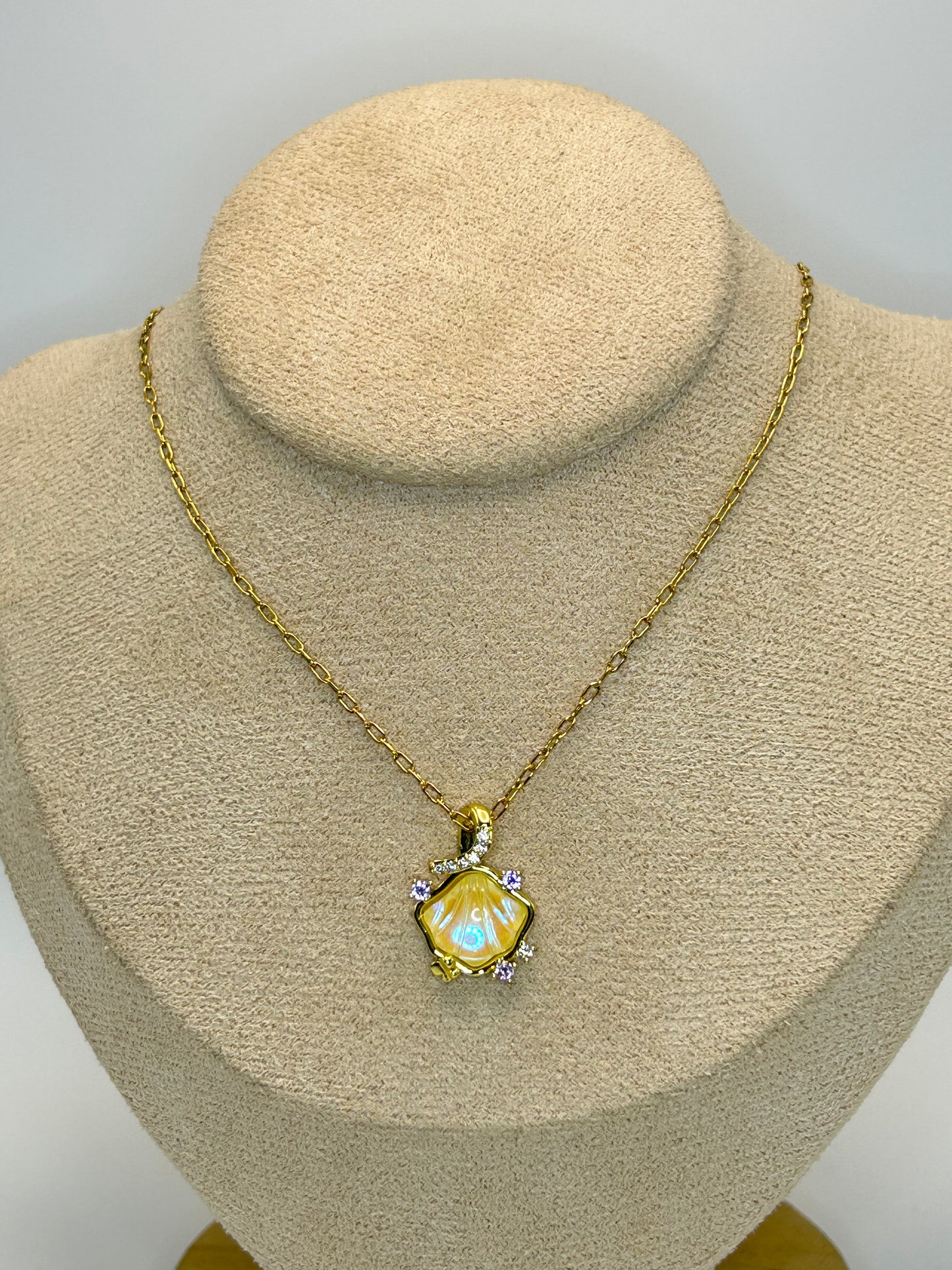 Cadena Dije de Concha con Zirconias 🐚