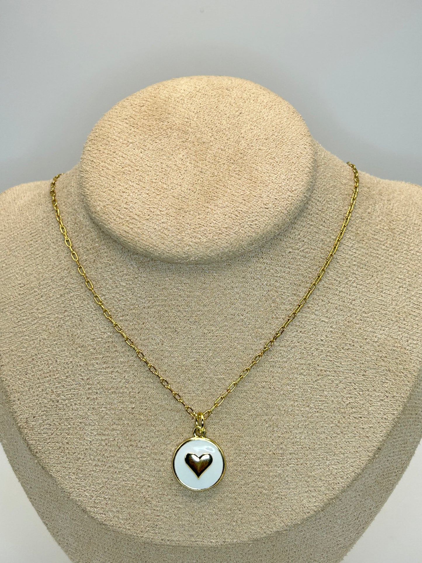 Cadena Medalla Blanca con Corazon Dorado💛