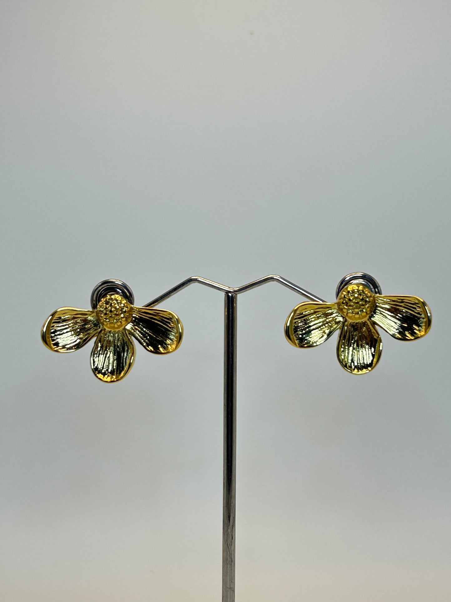 Aretes Semi Flor Tres Petalos