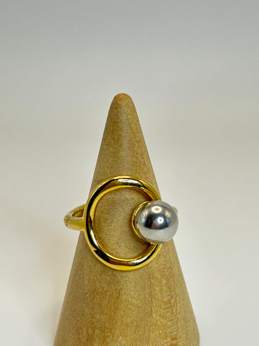 Anillo de Óvalo con Bola Plateada💛