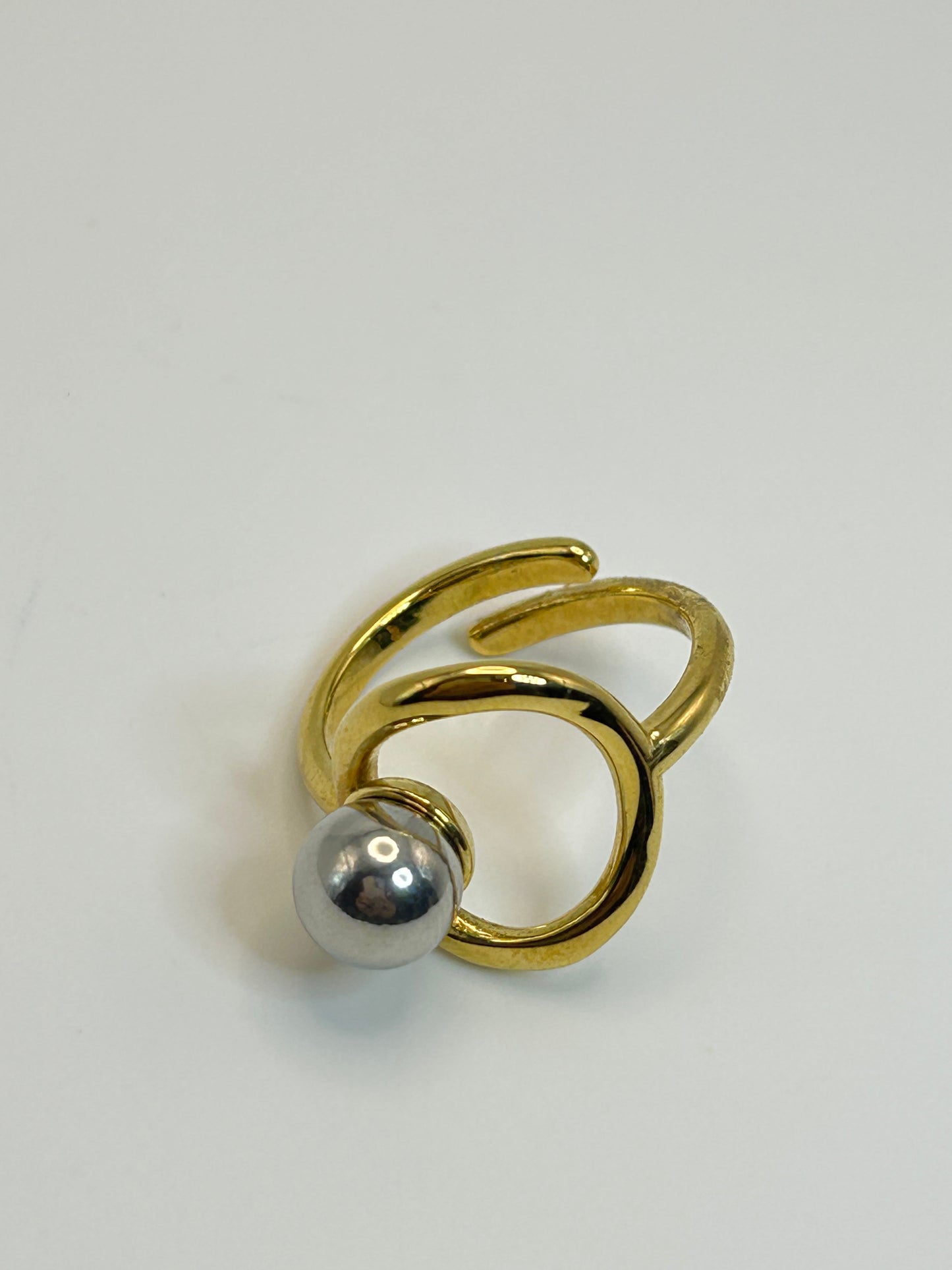 Anillo de Óvalo con Bola Plateada💛