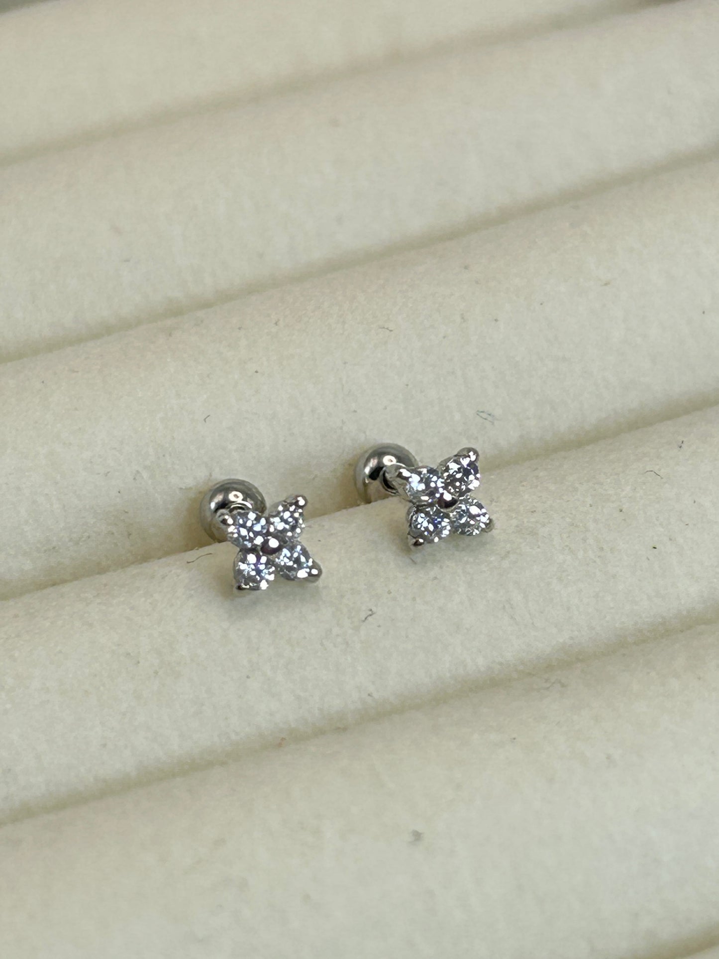 Piercing Flor de 4 Petalos 🌸