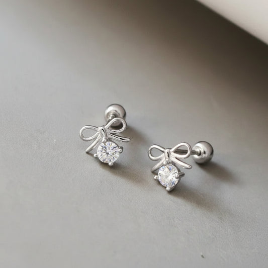 Piercing de plata moño con piedra abajo